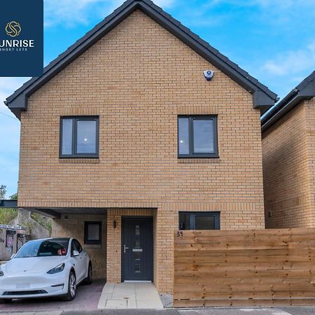 L2 - Stunning 4 Bed House With 6 Beds And 3 Bathrooms, Tvs In Each Room, Free Parking, Fully Equipped, Local Amenities, Easy Ring Road Access, Special Rates Ask Sunrise Short Lets Dundee Bagian luar foto