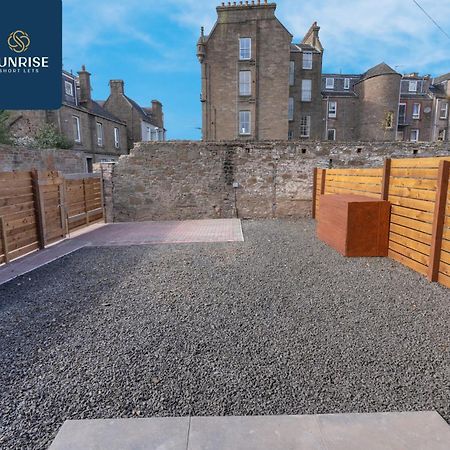 L2 - Stunning 4 Bed House With 6 Beds And 3 Bathrooms, Tvs In Each Room, Free Parking, Fully Equipped, Local Amenities, Easy Ring Road Access, Special Rates Ask Sunrise Short Lets Dundee Bagian luar foto