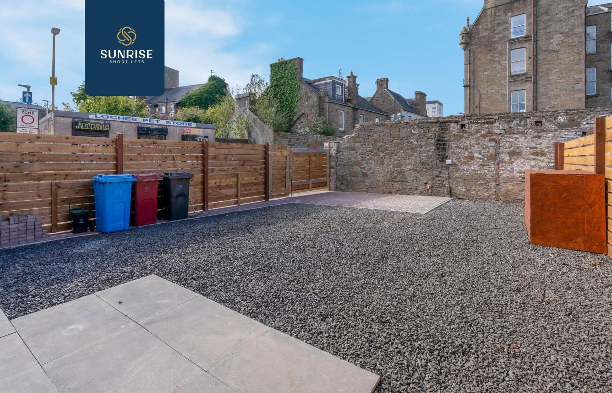 L2 - Stunning 4 Bed House With 6 Beds And 3 Bathrooms, Tvs In Each Room, Free Parking, Fully Equipped, Local Amenities, Easy Ring Road Access, Special Rates Ask Sunrise Short Lets Dundee Bagian luar foto