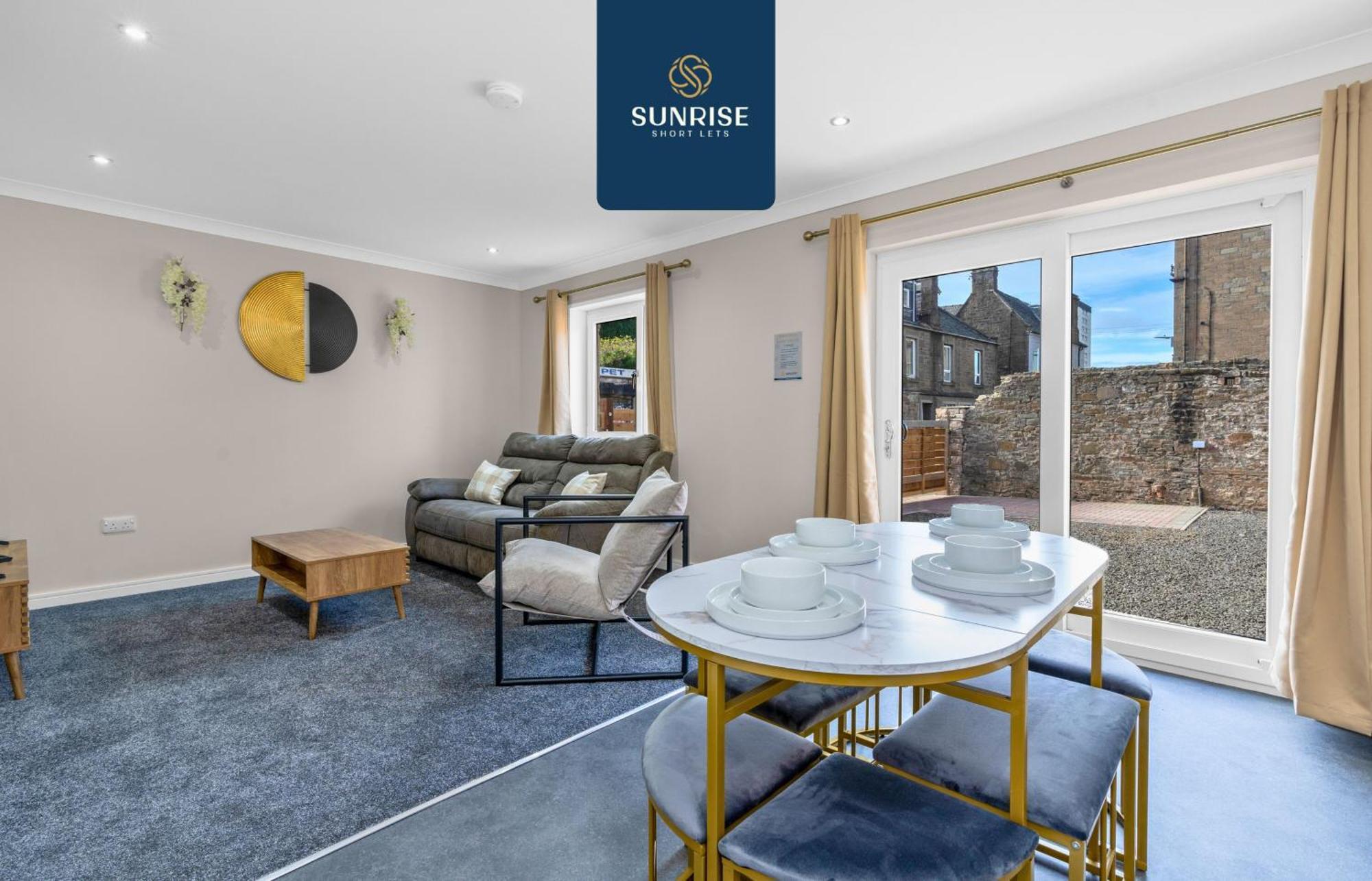 L2 - Stunning 4 Bed House With 6 Beds And 3 Bathrooms, Tvs In Each Room, Free Parking, Fully Equipped, Local Amenities, Easy Ring Road Access, Special Rates Ask Sunrise Short Lets Dundee Bagian luar foto