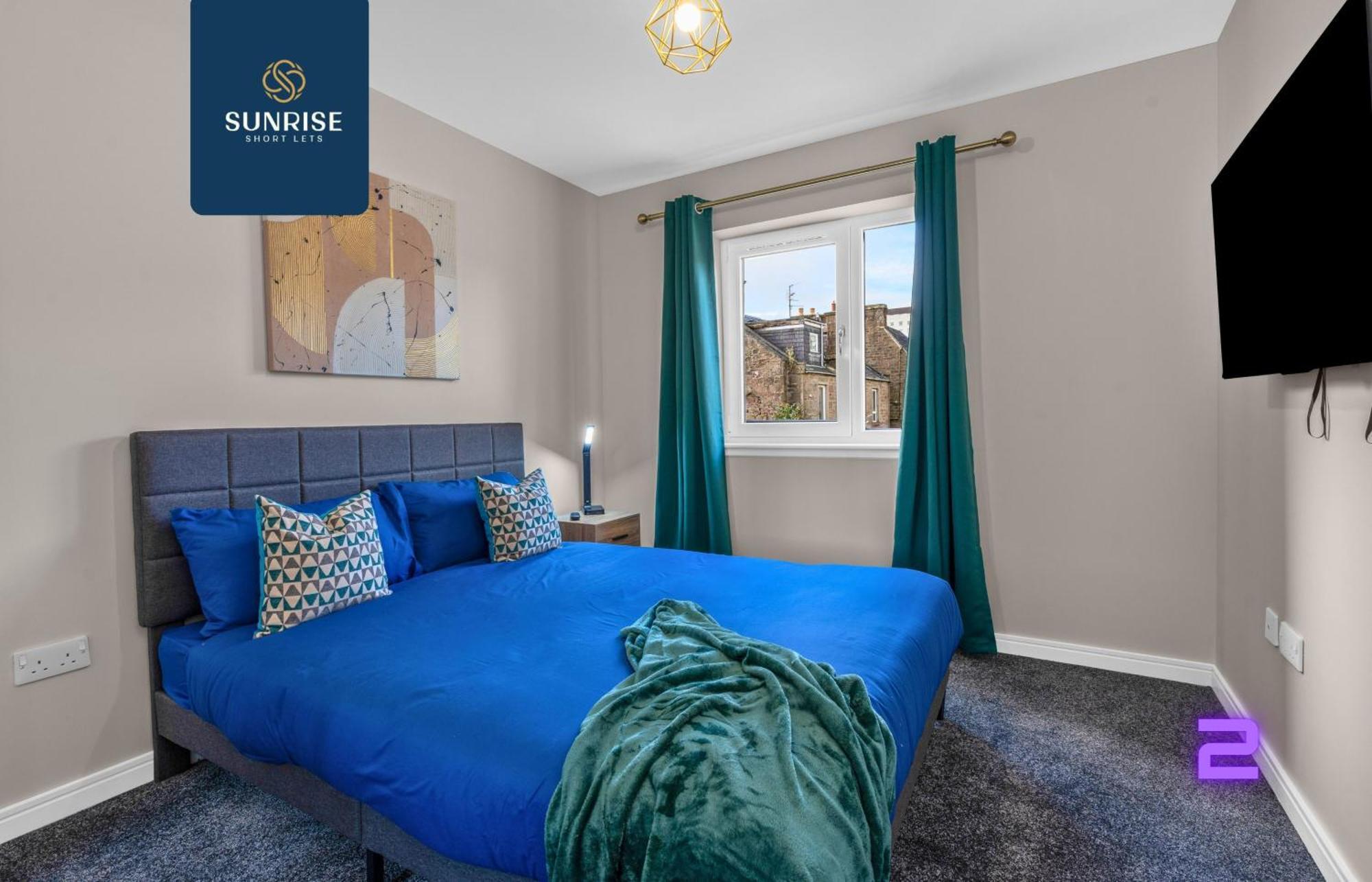 L2 - Stunning 4 Bed House With 6 Beds And 3 Bathrooms, Tvs In Each Room, Free Parking, Fully Equipped, Local Amenities, Easy Ring Road Access, Special Rates Ask Sunrise Short Lets Dundee Bagian luar foto