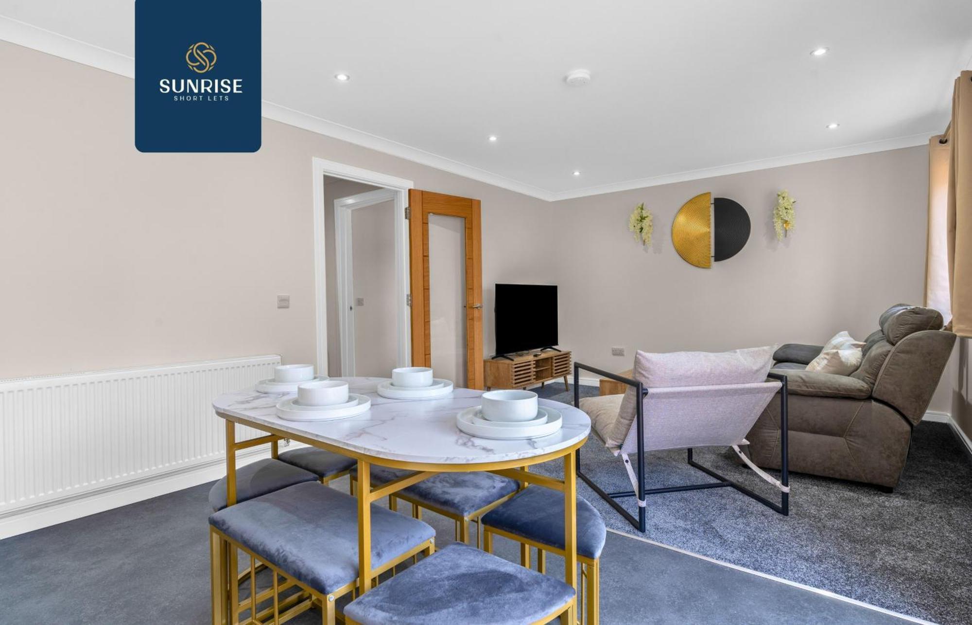 L2 - Stunning 4 Bed House With 6 Beds And 3 Bathrooms, Tvs In Each Room, Free Parking, Fully Equipped, Local Amenities, Easy Ring Road Access, Special Rates Ask Sunrise Short Lets Dundee Bagian luar foto